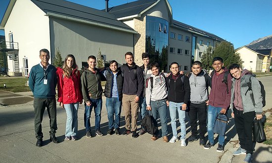 ESTUDIANTES EN BALSEIRO