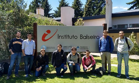 ESTUDIANTES EN EL INSTITUTO BALSEIRO