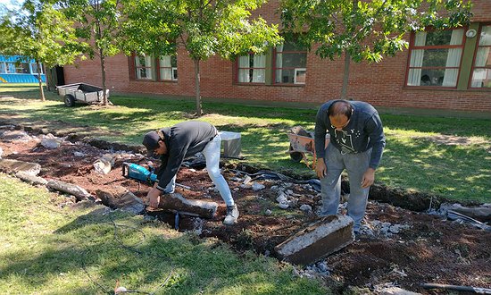 INICIARON LAS OBRAS DE REPARACIÓN EN UNO DE LOS SENDEROS DEL PARQUE DEL CENTRO UNIVERSITARIO