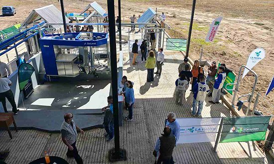 LA FACULTAD DE INGENIERÍA ACOMPAÑÓ LA INAUGURACIÓN DEL TAMBO ESCUELA ROBOTIZADO DE AGRONOMÍA