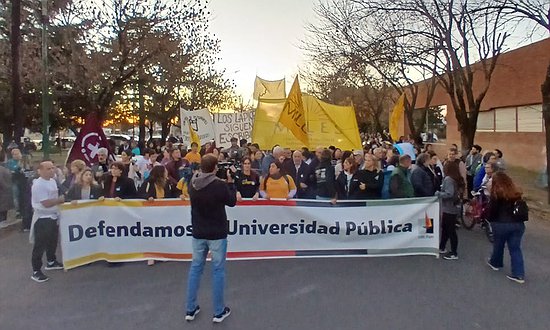 LA FACULTAD DE INGENIERÍA PARTICIPÓ DE LA MARCHA FEDERAL UNIVERSITARIA EN GENERAL PICO